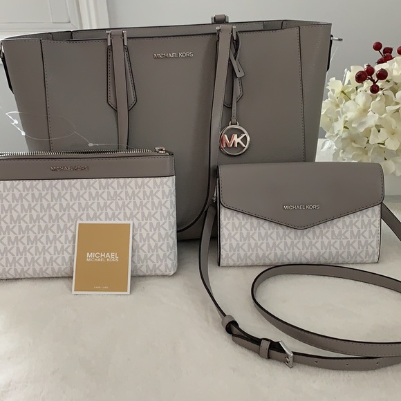 Michael Kors Handbags - Michael Kors Large Kimberly 3 in 1 Tote Bag